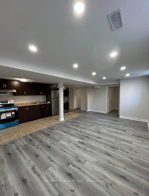 2 bed, $1,650 — Photo 4