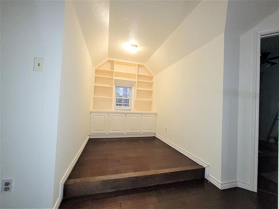 3rd image of 7704 Thorncreek Way