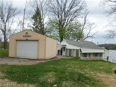 623 Fruit Dr photo 1