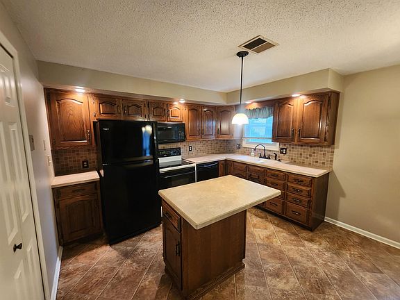 4th image of 2231 Skyhawk Dr