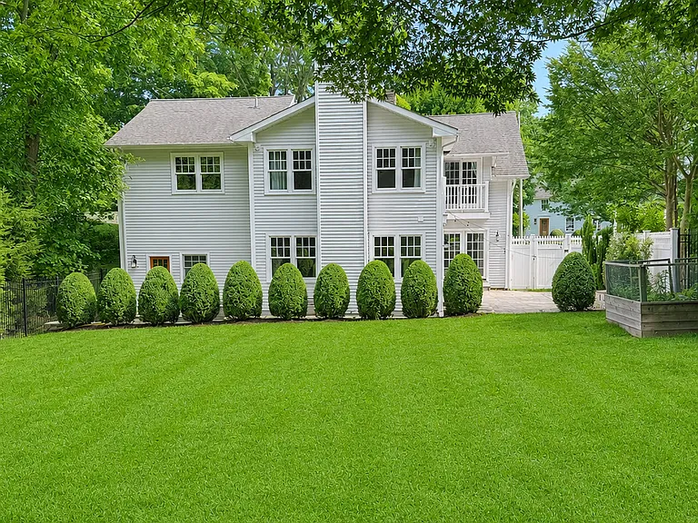 4 Raymond Pl — Photo 29