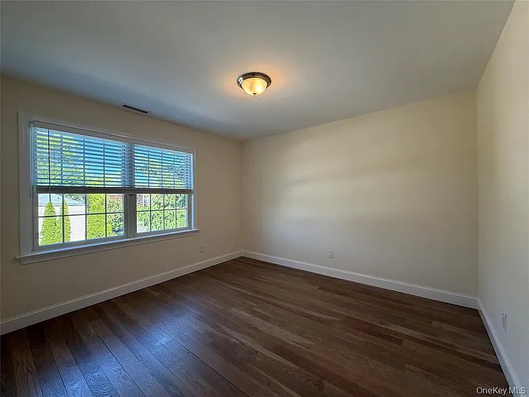 94 Thatcher Ave #94 — Photo 13