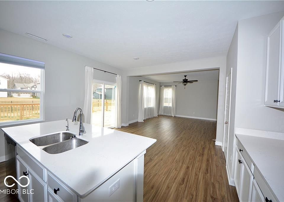 2nd image of 9842 Sonnette Cir