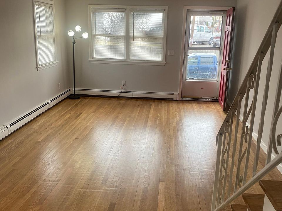 1st image of 14 Parsons St