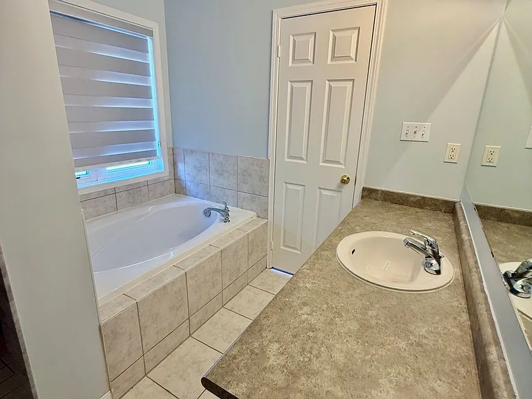 21 Sugarhill Dr #UPPER — Photo 11