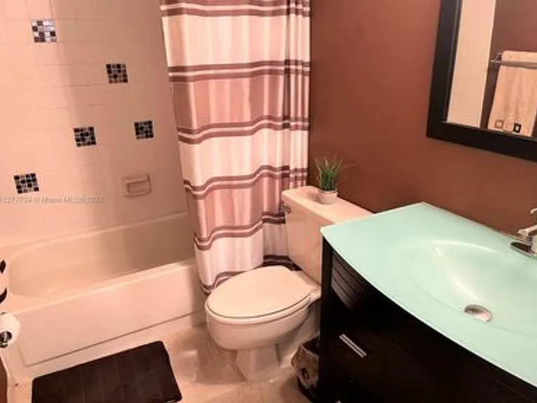 112 Lake Emerald Dr #309 — Photo 10