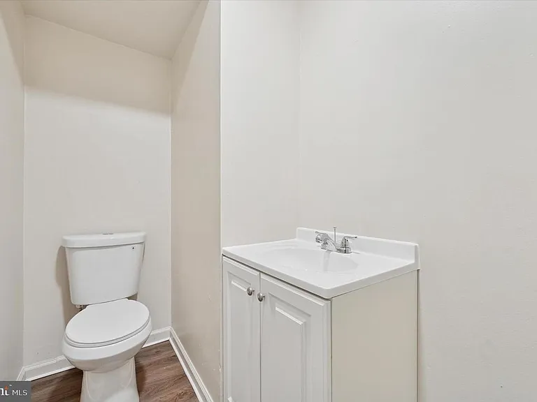 1016 Potter St — Photo 13