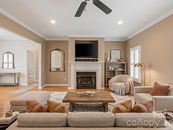 4th image of 2352 Brooks Rd