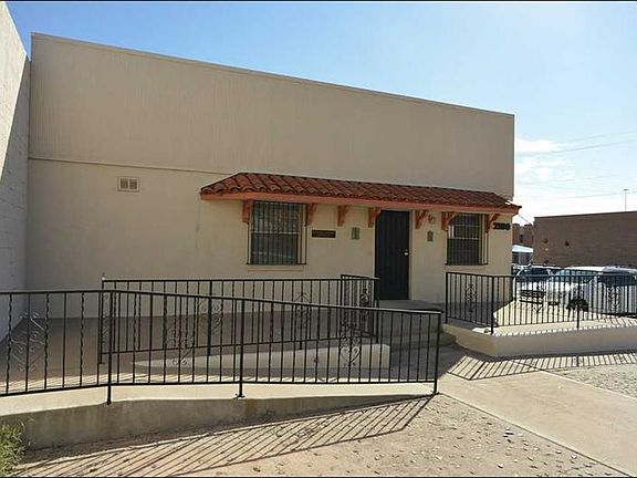 3rd image of 2100 E Yandell Dr