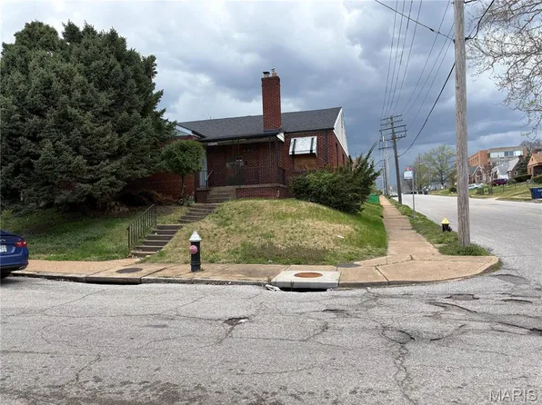 8459 Newby St, Saint Louis, MO 63147
