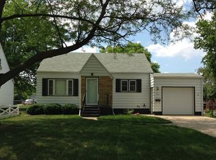 911 Pearl St, Yankton, SD 57078