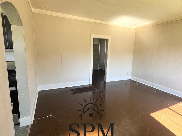 1517 Franklin Ave — Photo 4
