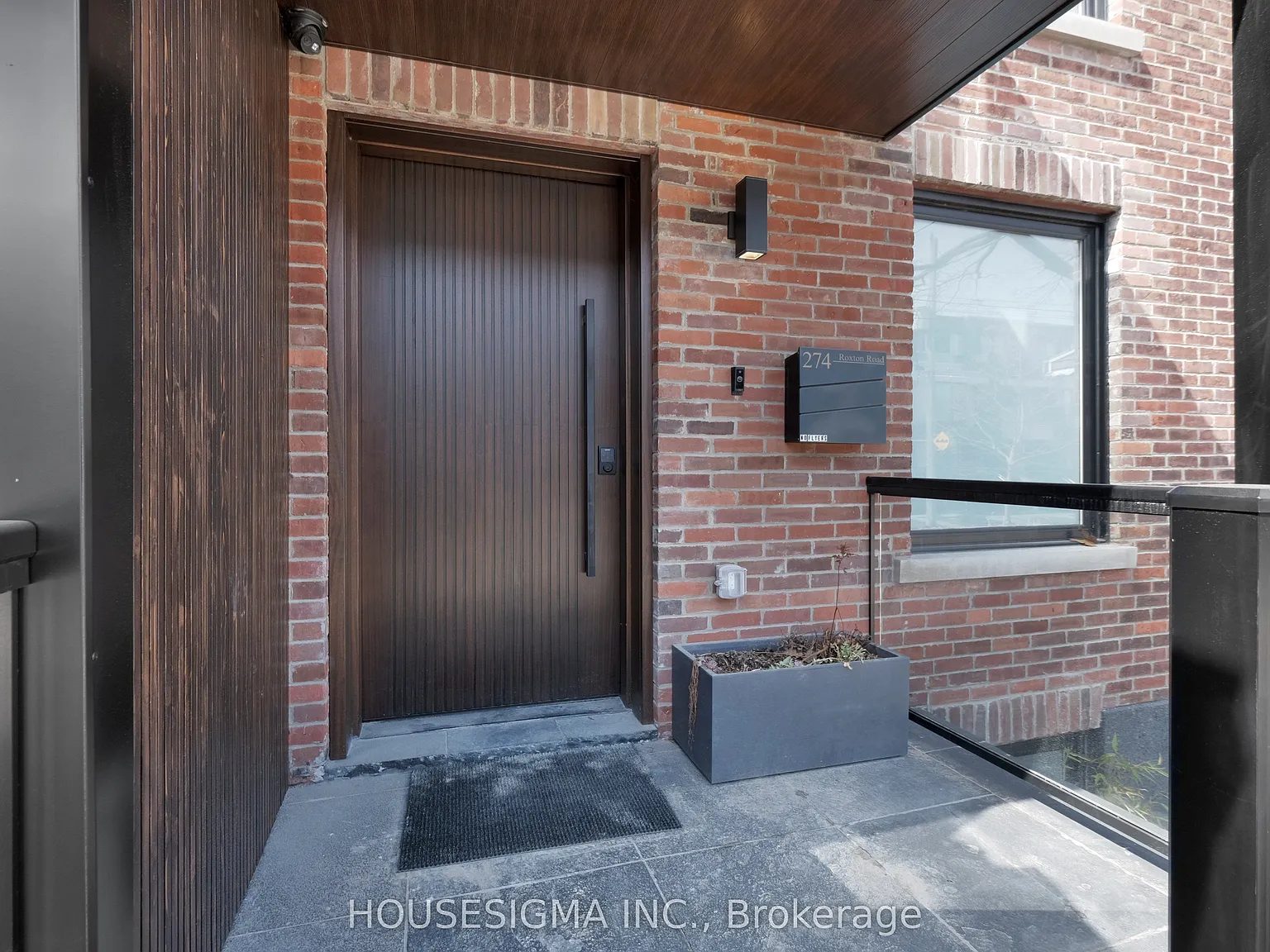 3 bed, $7,900 — Photo 2