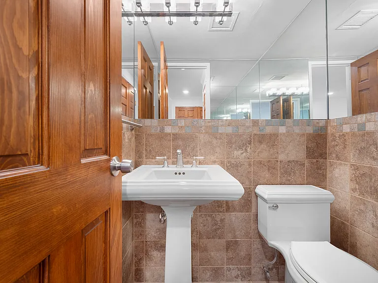 141 Great Neck Rd #2G — Photo 10