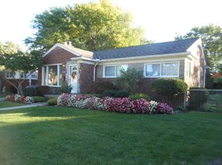 21420 Brierstone St, Harper Woods, MI 48225