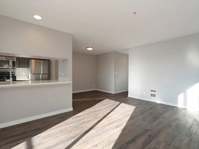 4524 44th Ave SW — Photo 5