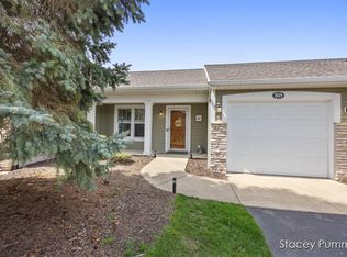 805 Cooks Crossing Dr SE, Byron Center, MI 49315