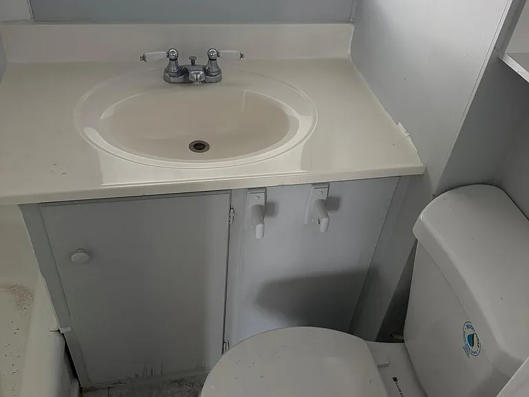 821 SW 1st Ct — Photo 3