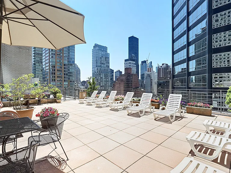 211 E 53rd St #9A — Photo 14