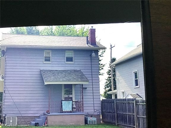 3rd image of 303 Stewart St
