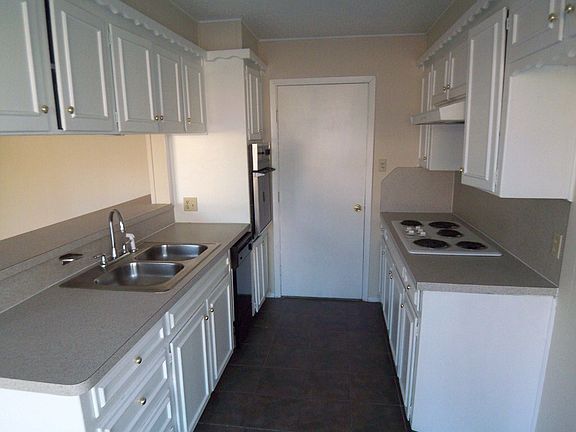 2nd image of 409 Simmons Dr