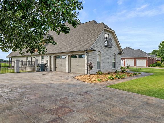 3rd image of 214 Plantation Springs Dr