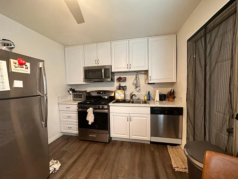 1063 Hornblend St — Photo 5