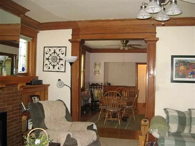 204 W Armstrong Ave #2/1 — Photo 2