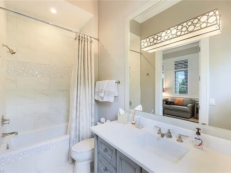 425 Harbour Dr — Photo 15