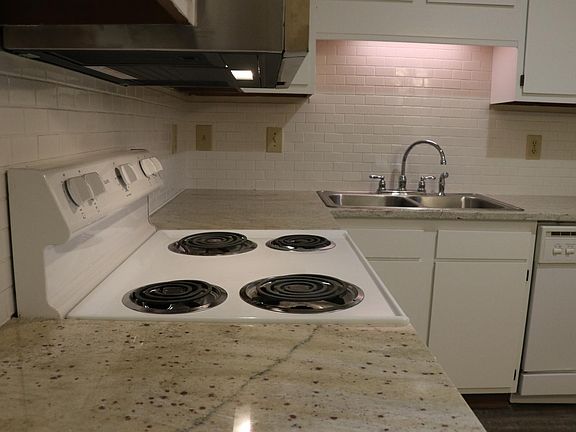 3rd image of 1412 Camp Rd APT A