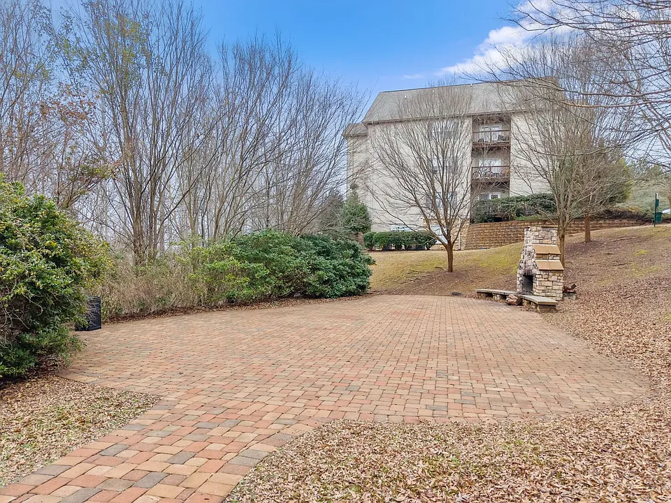 1301 Harts Ridge Dr