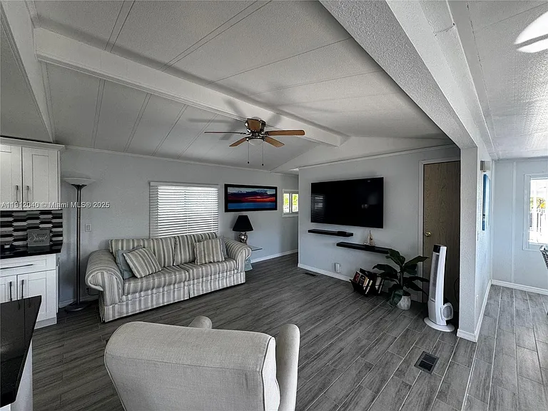 228 Orchid St — Photo 14