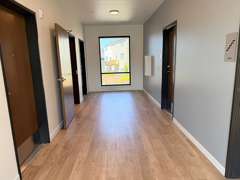 Abbey Creek Square Luxury Apartments — Photo 52