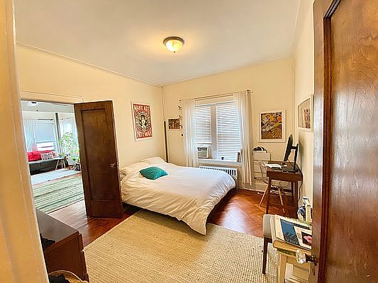 4th image of 205 E 16th St #2