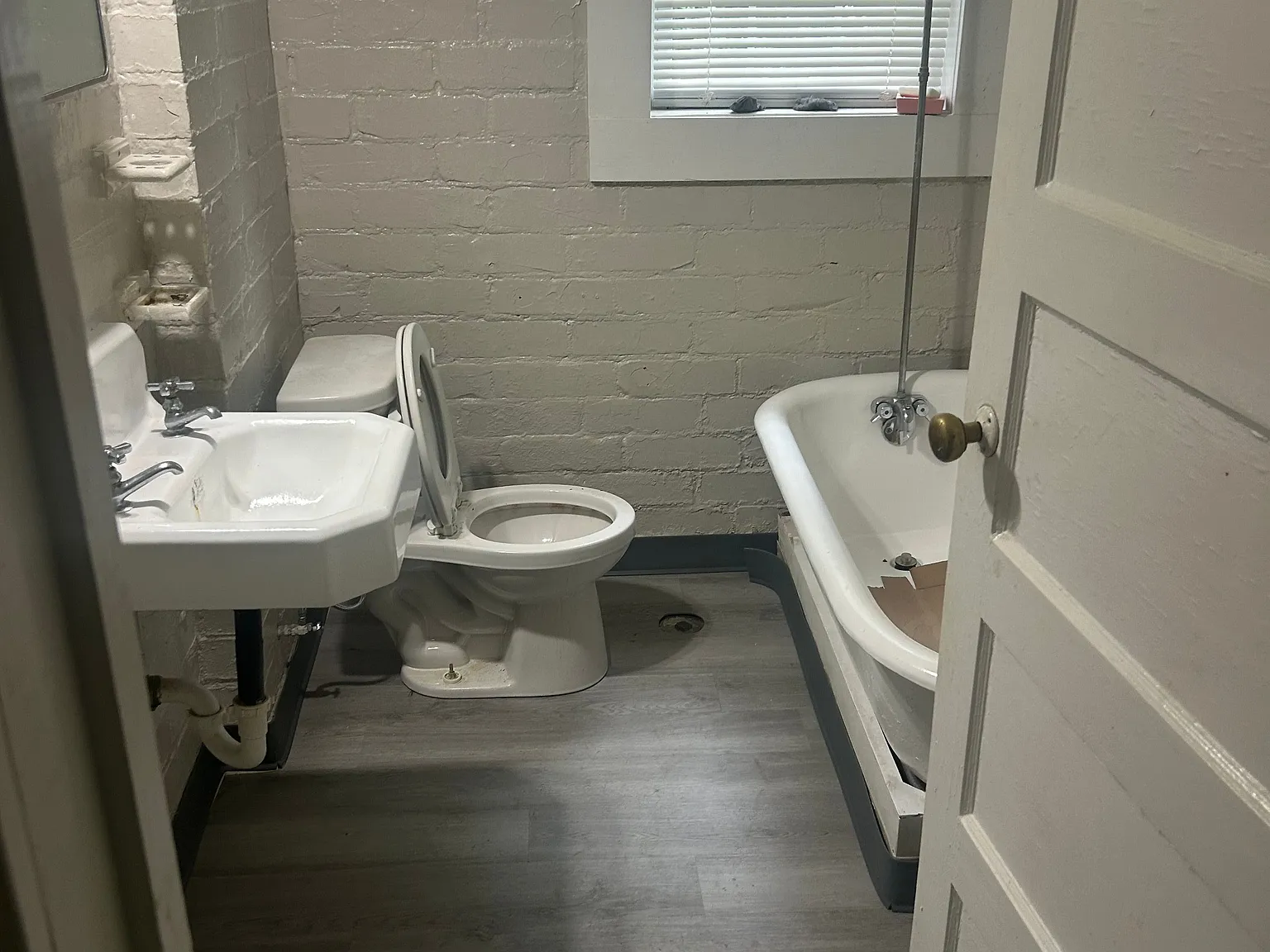 2 bed, 1.0 bath, $950 — Photo 4