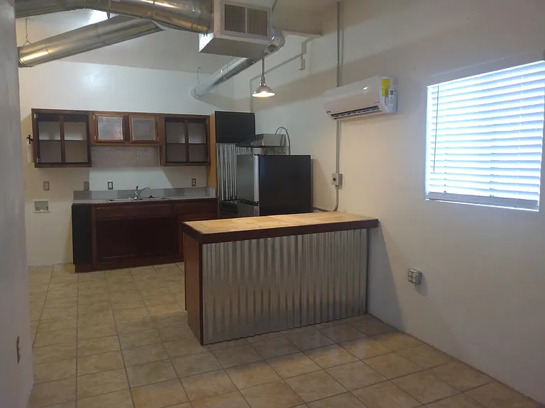 410 E Lohman Ave — Photo 5