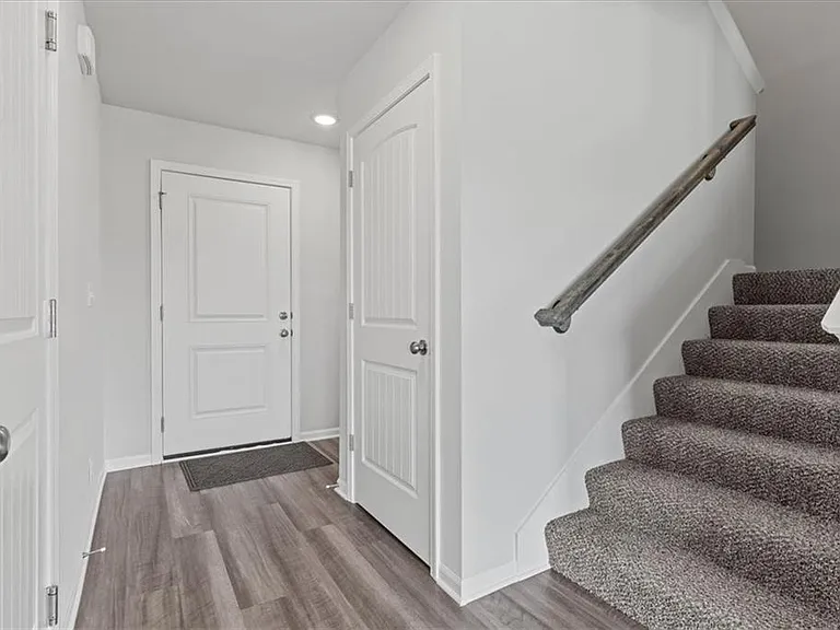 740 Connor St — Photo 2