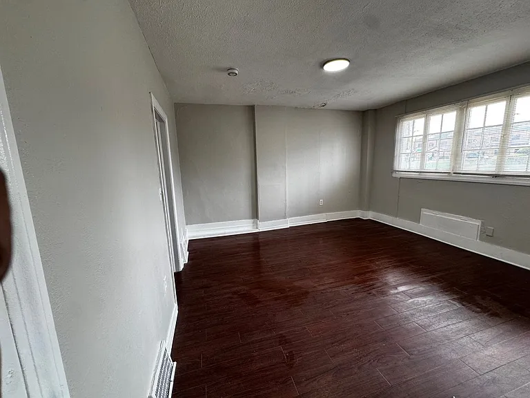 395 E 152 ST — Photo 32