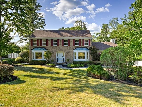 2nd image of 3 Dogwood Dr