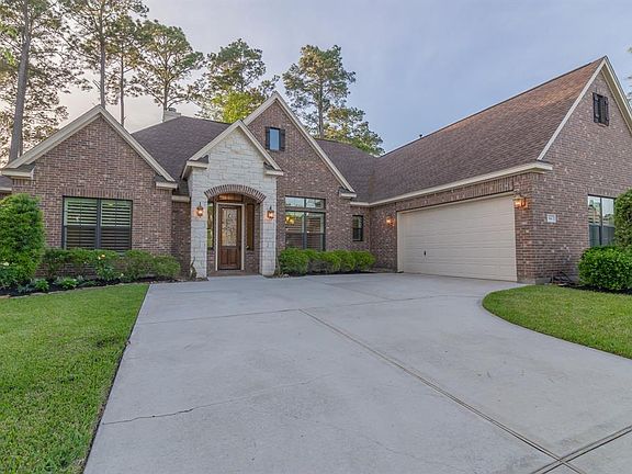 This is a lovely home in Bentwater.