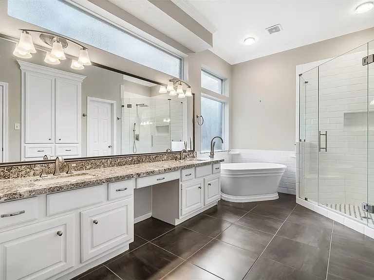 11 Winrock Pl — Photo 1