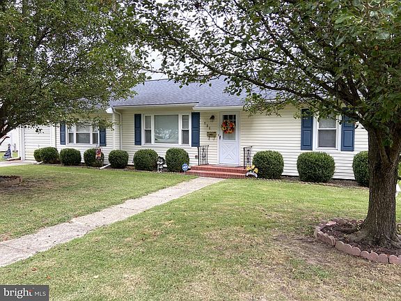 2nd image of 721 Magnolia Dr