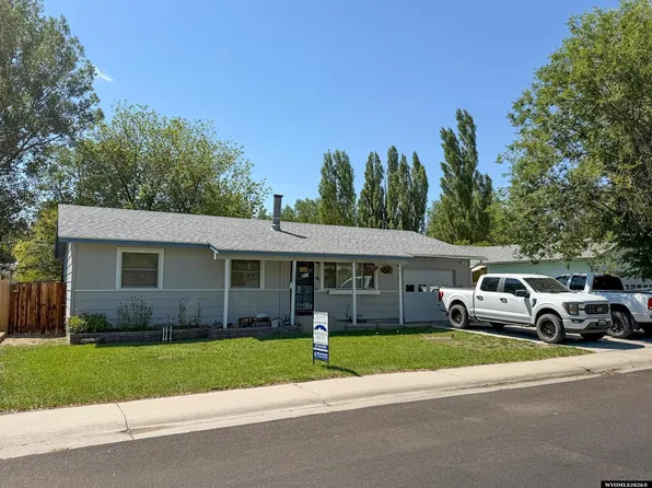 422 Summit Dr, Riverton, WY 82501