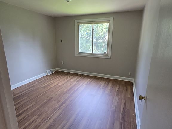 5th image of 418 Shetland Rd