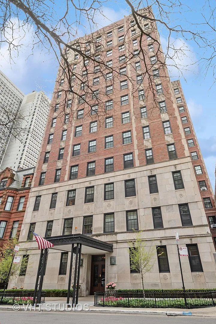 73 E Elm St APT 3A photo 1