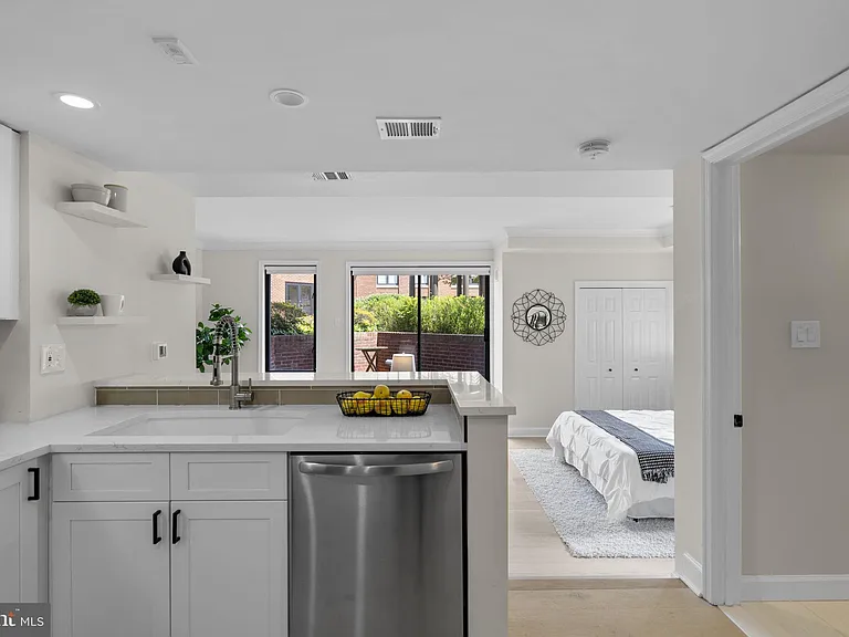 1080 Wisconsin Ave NW #1003 — Photo 4