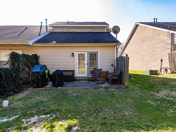 3rd image of 7062 La Christa Way