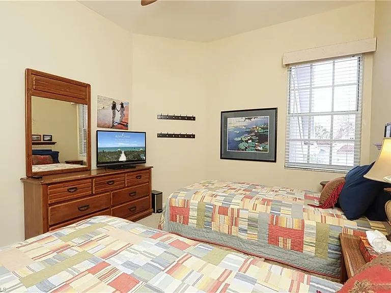 400 L Ambiance Cir #206 — Photo 19