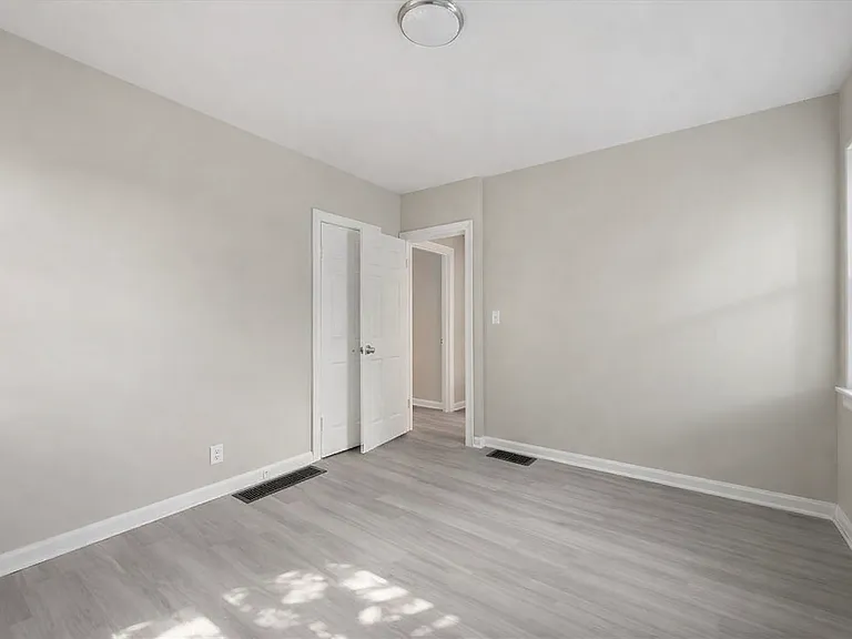 2025 Mansfield St — Photo 11