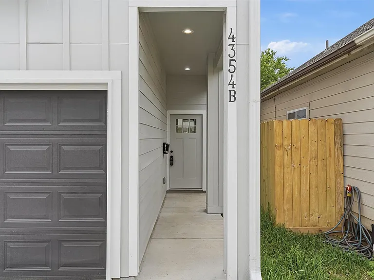 4354 Clover St #B — Photo 3